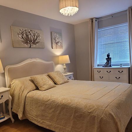 Three Bedroom Apartment By Beautiful Park Londra Exterior foto