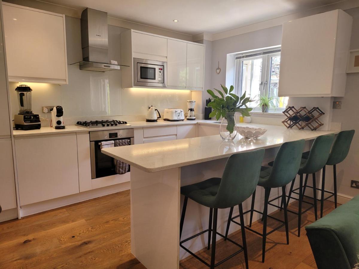 Three Bedroom Apartment By Beautiful Park Londra Exterior foto