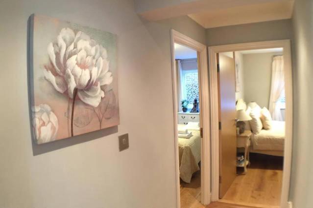 Three Bedroom Apartment By Beautiful Park Londra Exterior foto