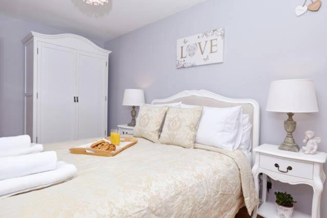 Three Bedroom Apartment By Beautiful Park Londra Exterior foto