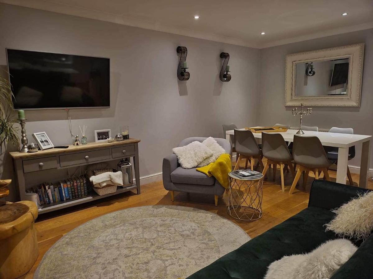 Three Bedroom Apartment By Beautiful Park Londra Exterior foto