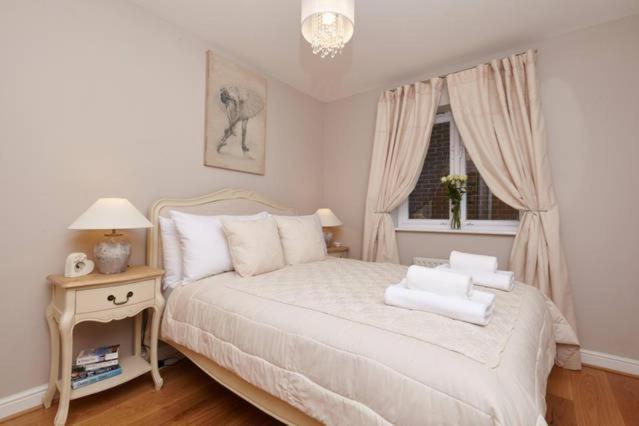 Three Bedroom Apartment By Beautiful Park Londra Exterior foto