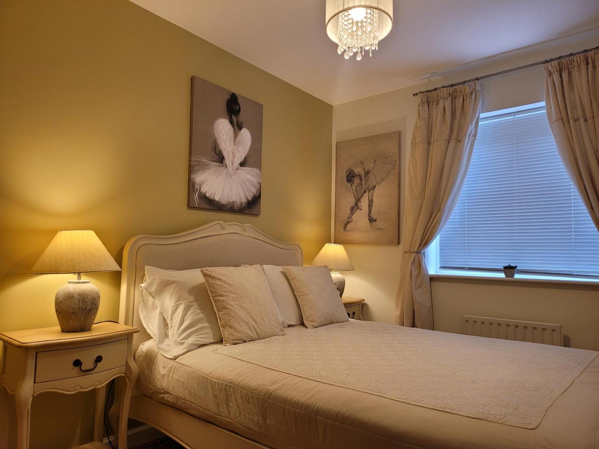 Three Bedroom Apartment By Beautiful Park Londra Exterior foto
