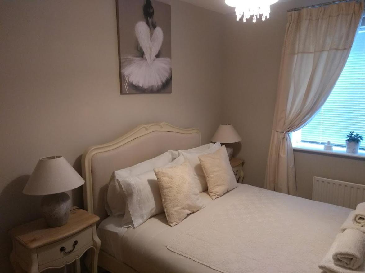 Three Bedroom Apartment By Beautiful Park Londra Exterior foto