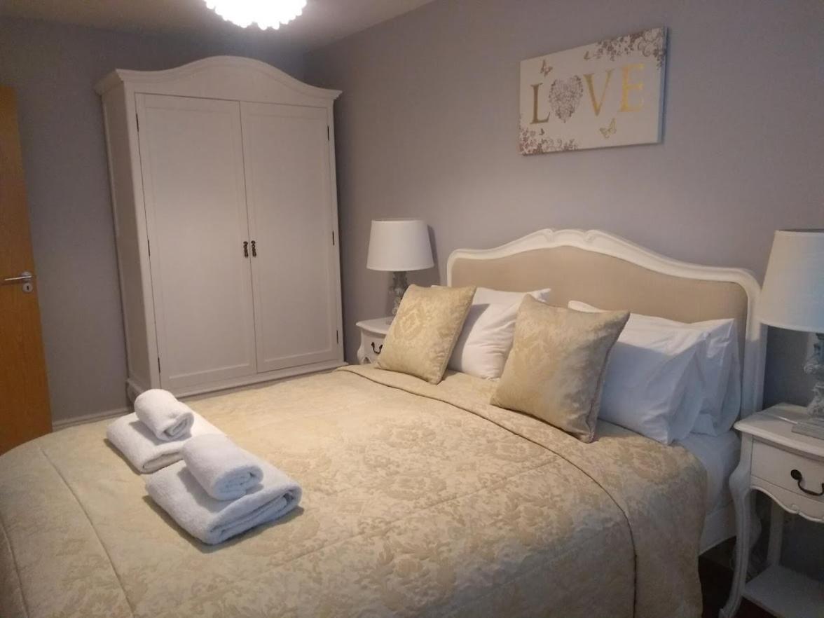 Three Bedroom Apartment By Beautiful Park Londra Exterior foto