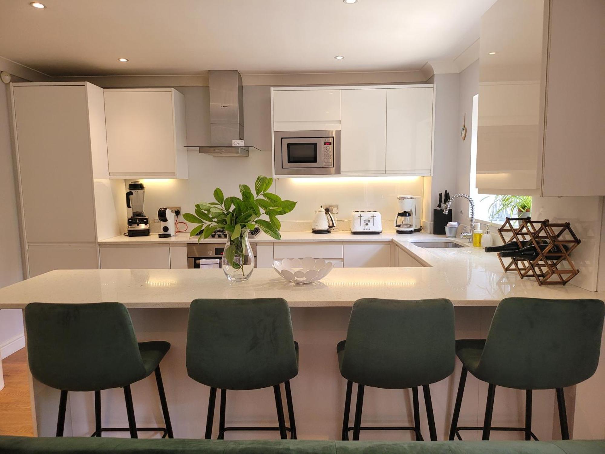 Three Bedroom Apartment By Beautiful Park Londra Exterior foto